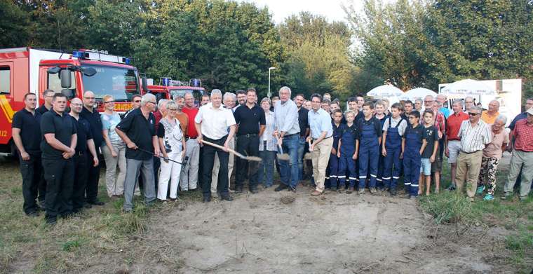 Erster Spatenstich Feuerwehrgerätehaus Ampen September 2016